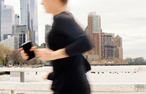 Warum Bewegung im Arbeitsalltag wichtiger ist als viele denken